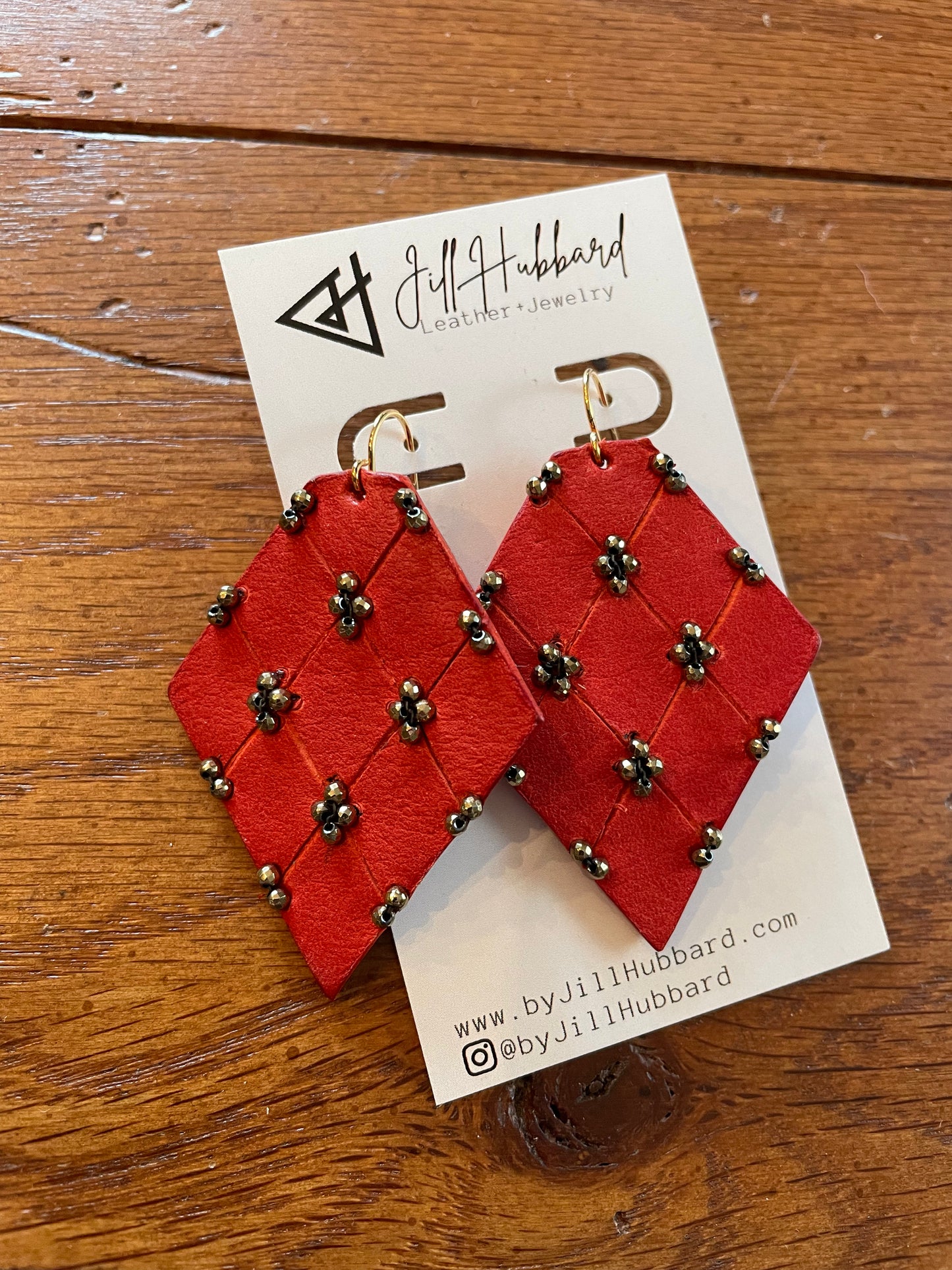 Medium QUILTED leather earrings