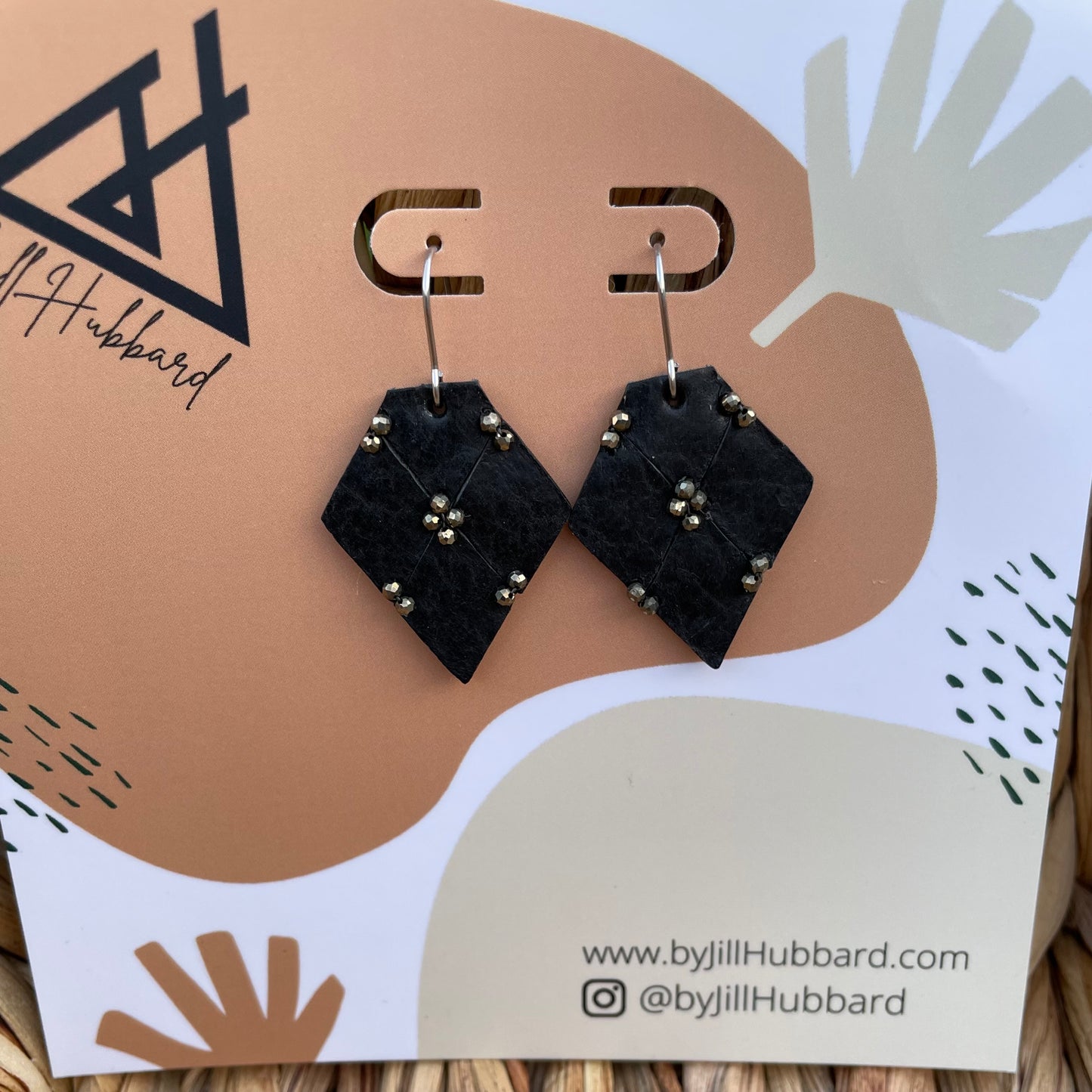 Small QUILTED leather earrings