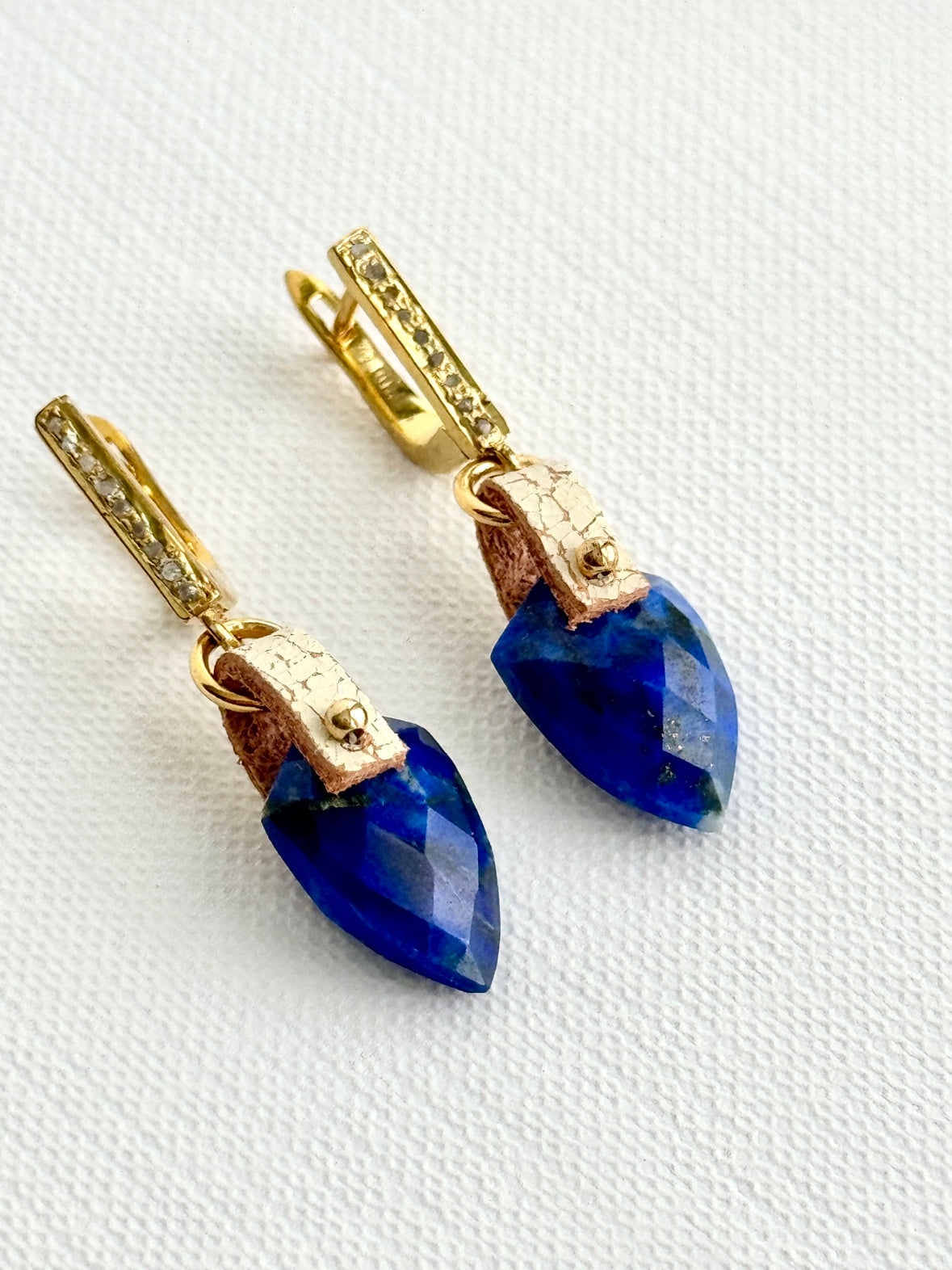 Lapis lazuli shield earrings hanging straight, deep blue faceted shields, ivory crackle leather, gold bead