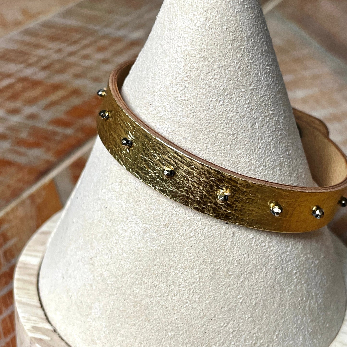 CELEBRATE Stacking Bracelet in gold leather with golden pyrite