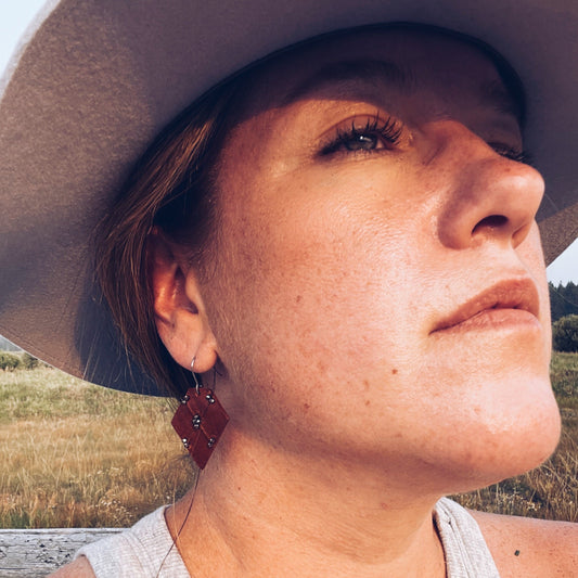 Small QUILTED leather earrings